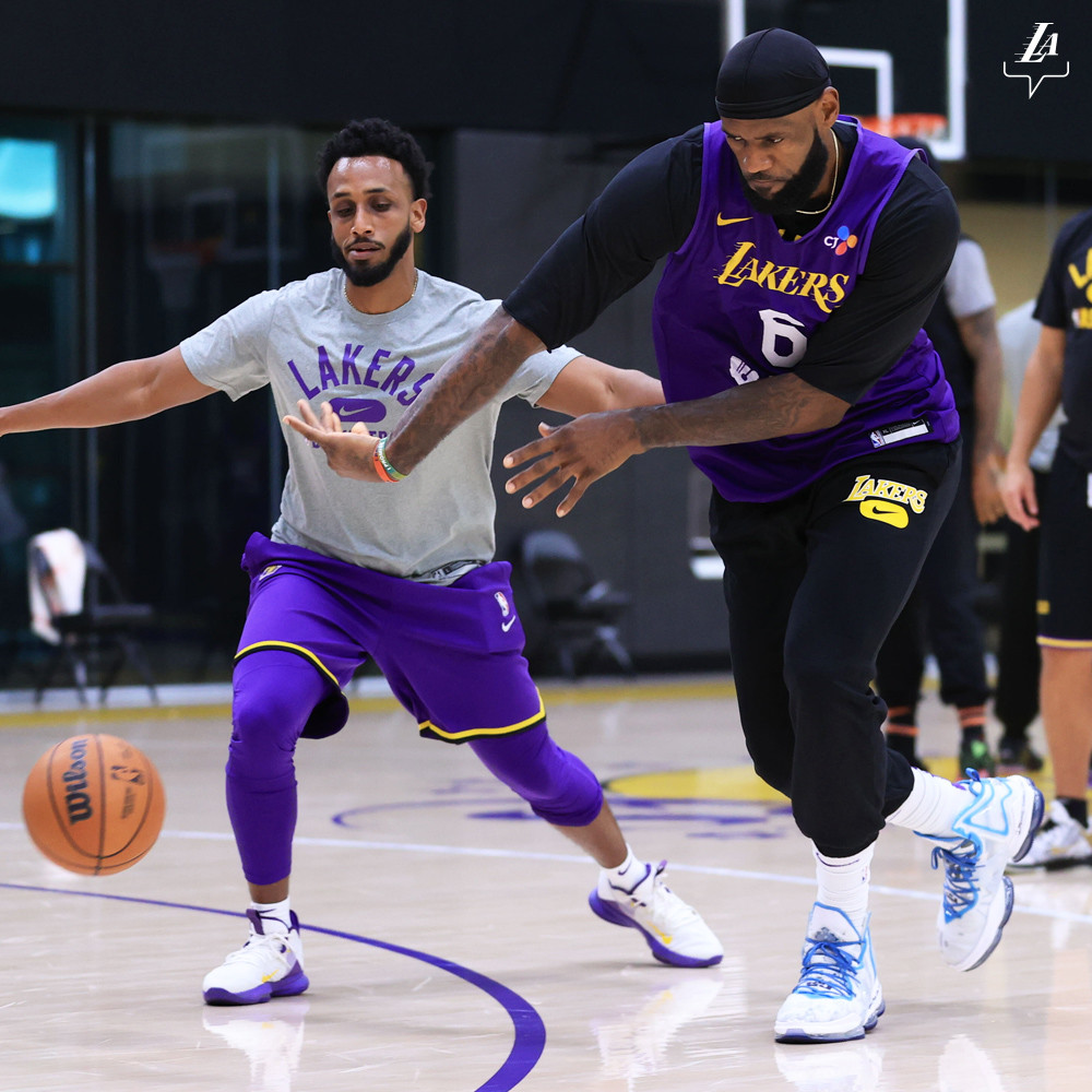 训练课后达拉斯独行侠备战世俱杯，复出首秀细节流出，令人意外，官宣口径保持一致(圣安东尼奥马刺vs达拉斯独行侠)-满冠体育下载