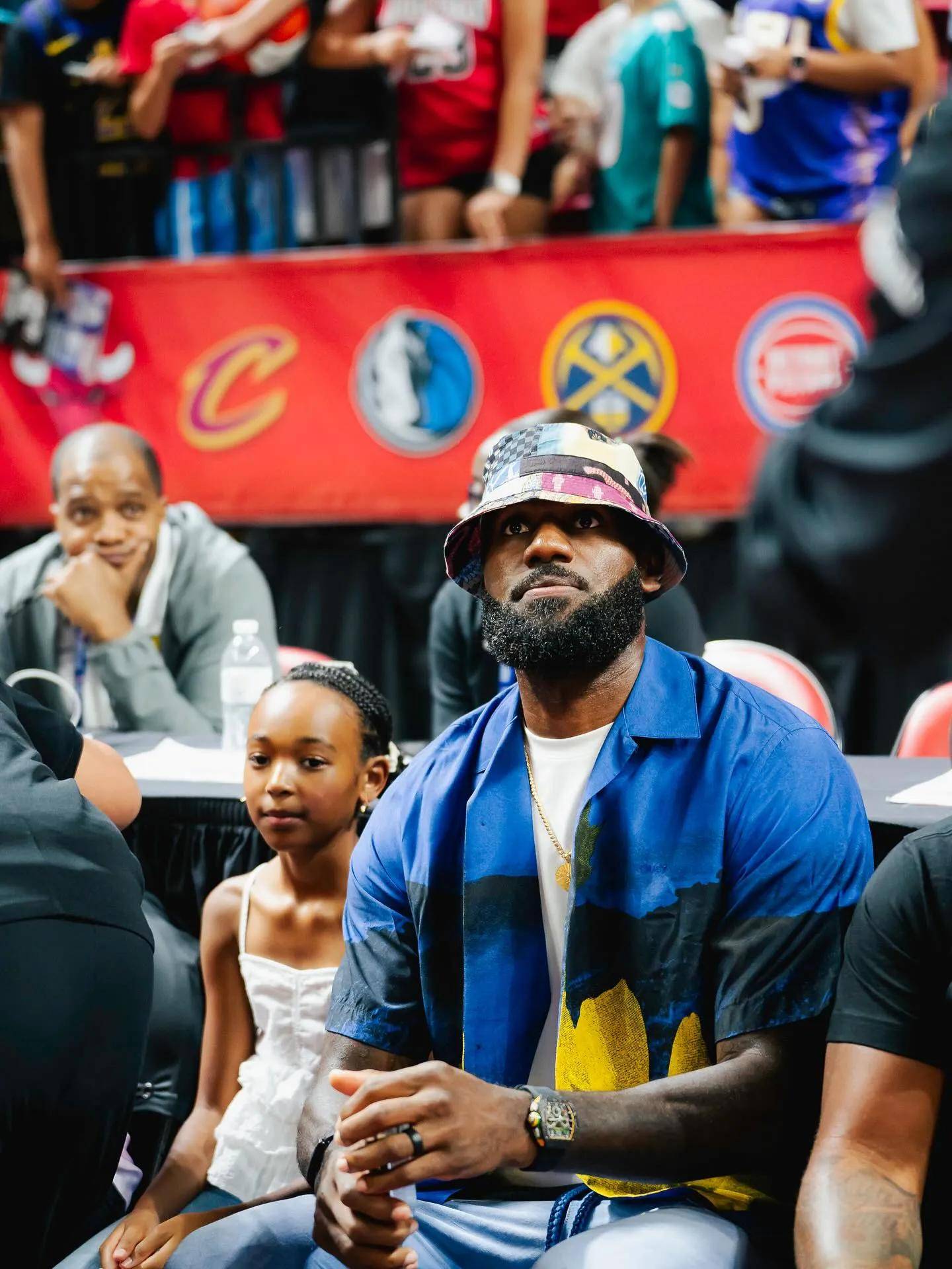 迈阿密热火迎欧篮联关键赛,集结日临场应变,气氛紧张,轮换策略成焦点(青岛啤酒啦啦队美国迈阿密表演) 迈阿密热火迎欧篮联关键赛,集结日临场应变,气氛紧张,轮换策略成焦点(青岛啤酒啦啦队美国迈阿密表演)