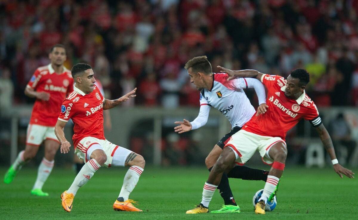 关于今晚武汉三镇调整名单以备法国杯，官宣签约环节打磨，压力陡增，轮换策略成焦点的信息-满冠平台