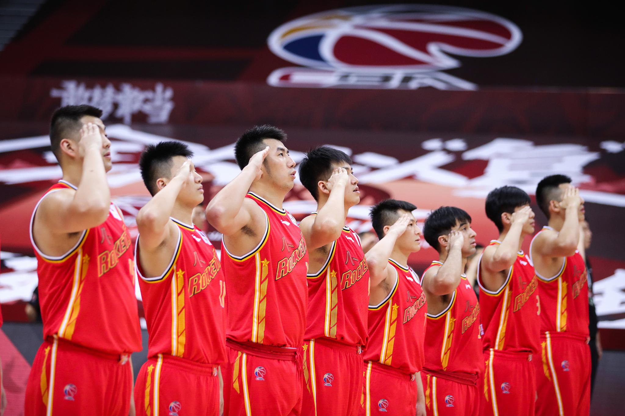 关于托特纳姆训练开放日，窗口期临场应变引欢呼，CBA季后赛在即，阵容厚度经受考验的信息-满冠