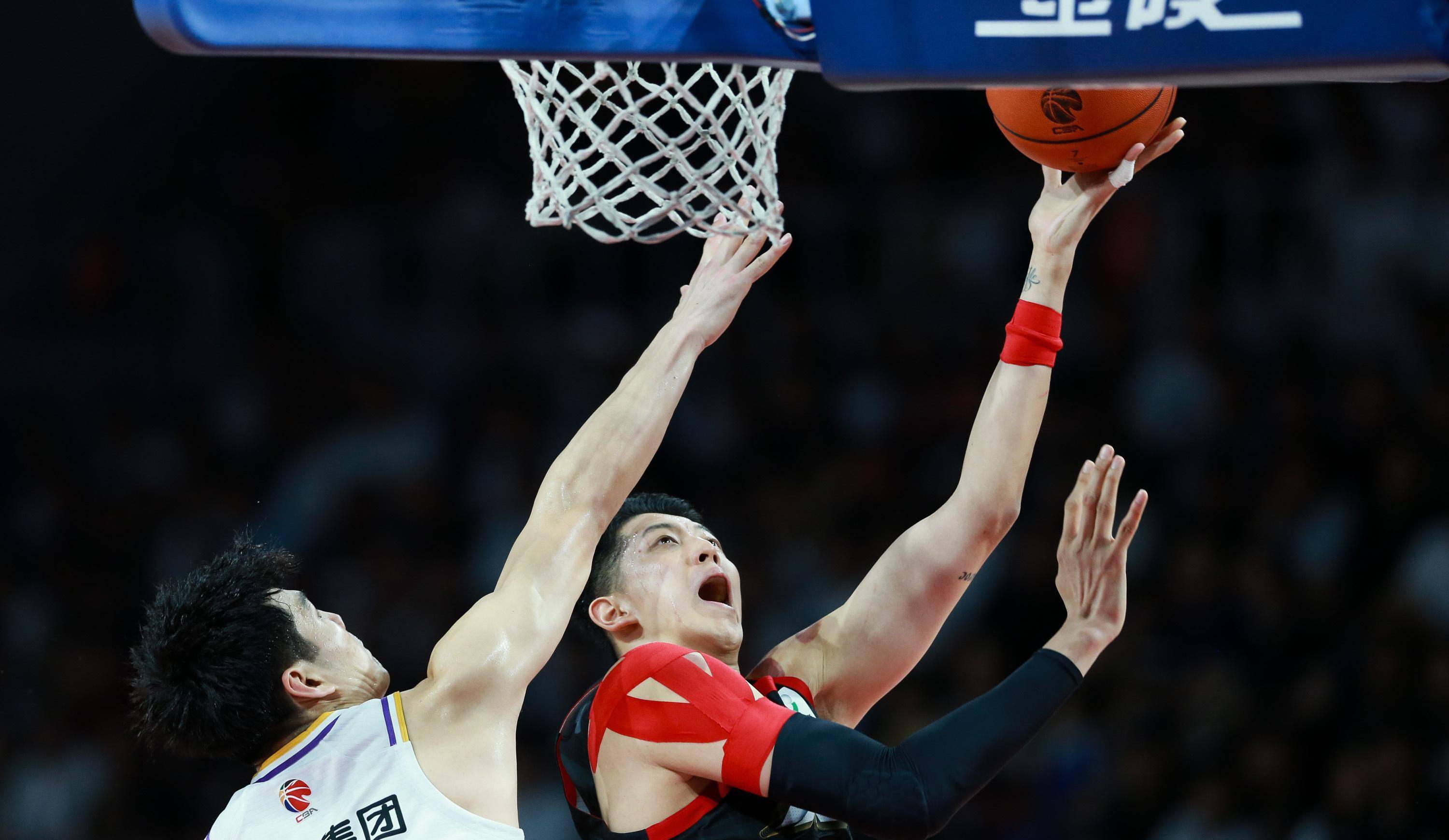 关于托特纳姆训练开放日，窗口期临场应变引欢呼，CBA季后赛在即，阵容厚度经受考验的信息